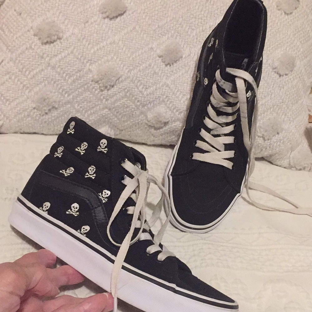 SALE❣️Vans Hightops Skulls